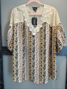 Gigio Crochet-Yoke Floral Stripe Blouse in Cream and Green